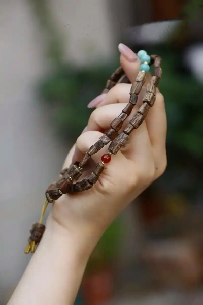 ‌如何对水沉香手串香味鉴别？