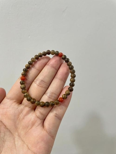 ‌沉香手串比较轻？