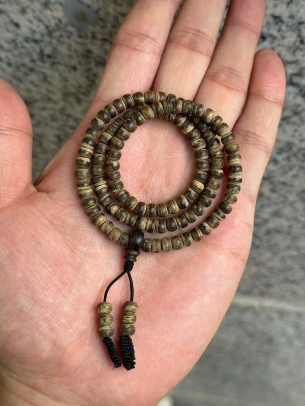 ‌见过沉香白奇楠手串吗？