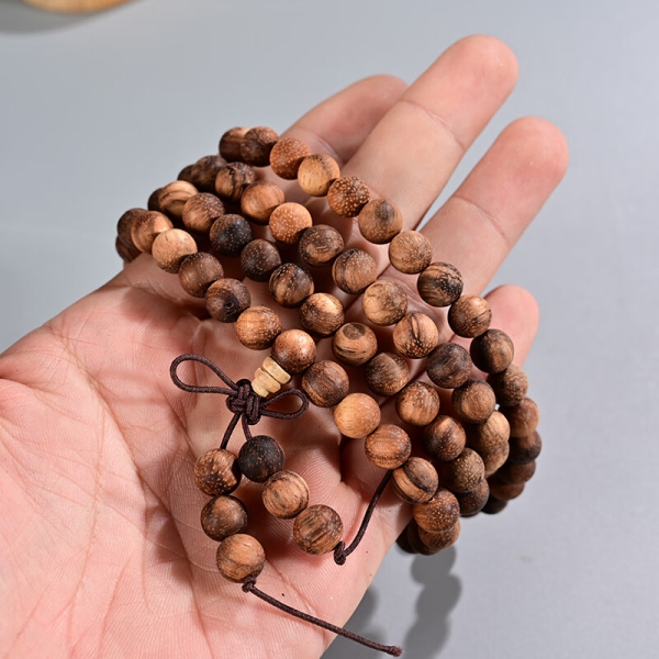 ‌为什么买的沉香手串很轻？