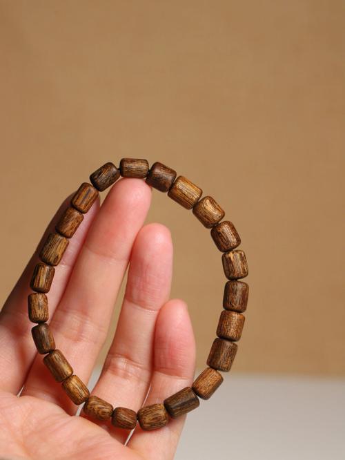 黄奇楠沉香手串的功效？