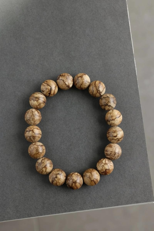 ‌新手买沉香手串价格多少合适？