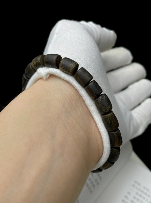 ‌越南奇楠沉香手串多少钱？