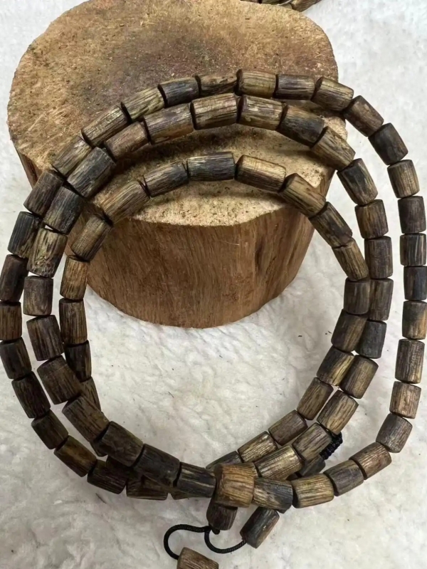 ‌老年人戴沉香手串好不好？