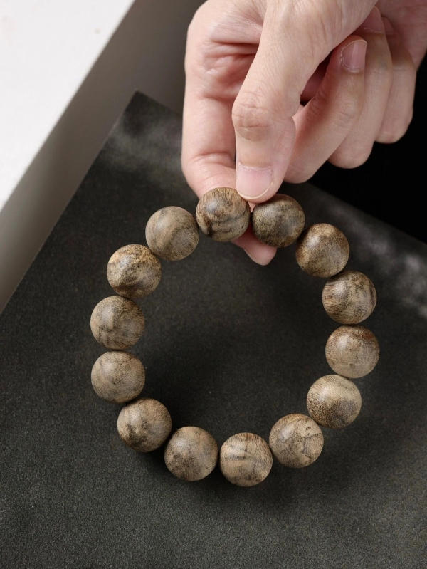 ‌中药沉香手串的作用与功效有哪些？